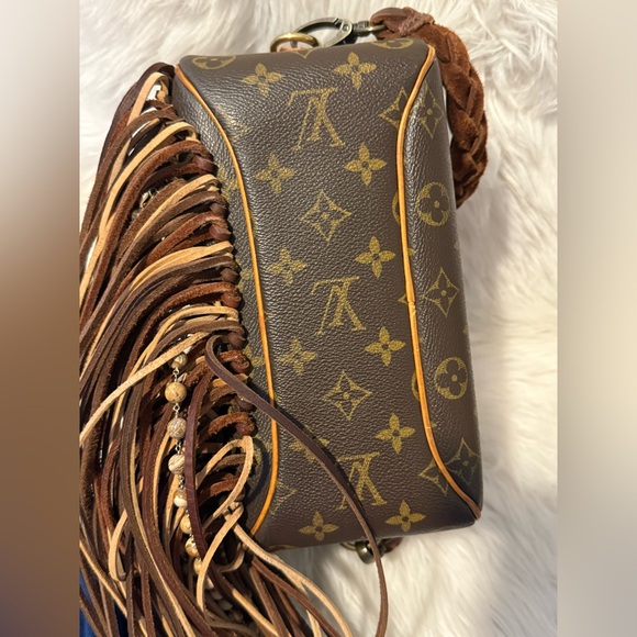 LV Vintage Boho Crossbody Bag - Picture 10 of 15
